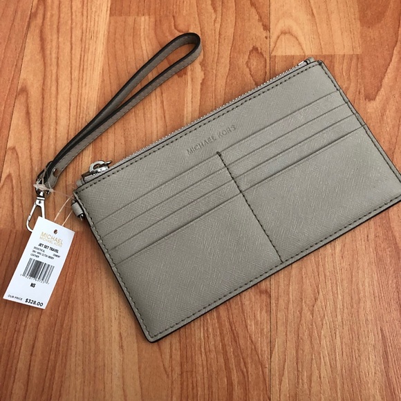 Michael Kors Handbags - NWT Michael Kors 8-card holder wrist clutch